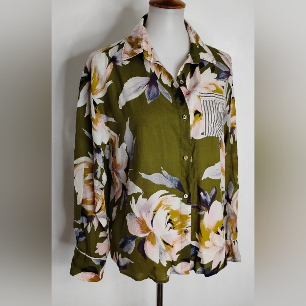 STARS ABOVE FLORAL BLOUSE - Picture 8 of 9